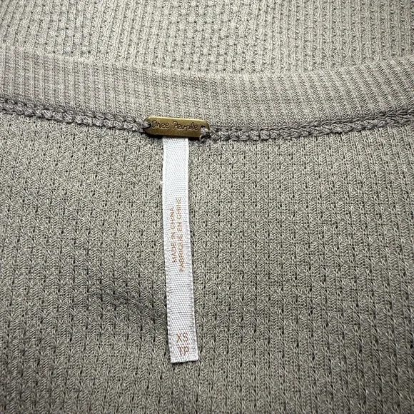Free People Woman’s Cuff Thermal Long Sleeve Classic Top Sz XS Grey/Brown - Picture 6 of 8